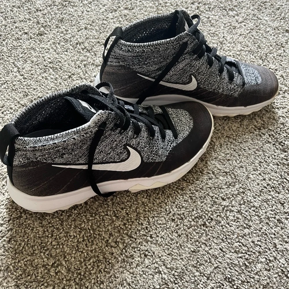 Women’s Nike Golf Shoes - Picture 1 of 3